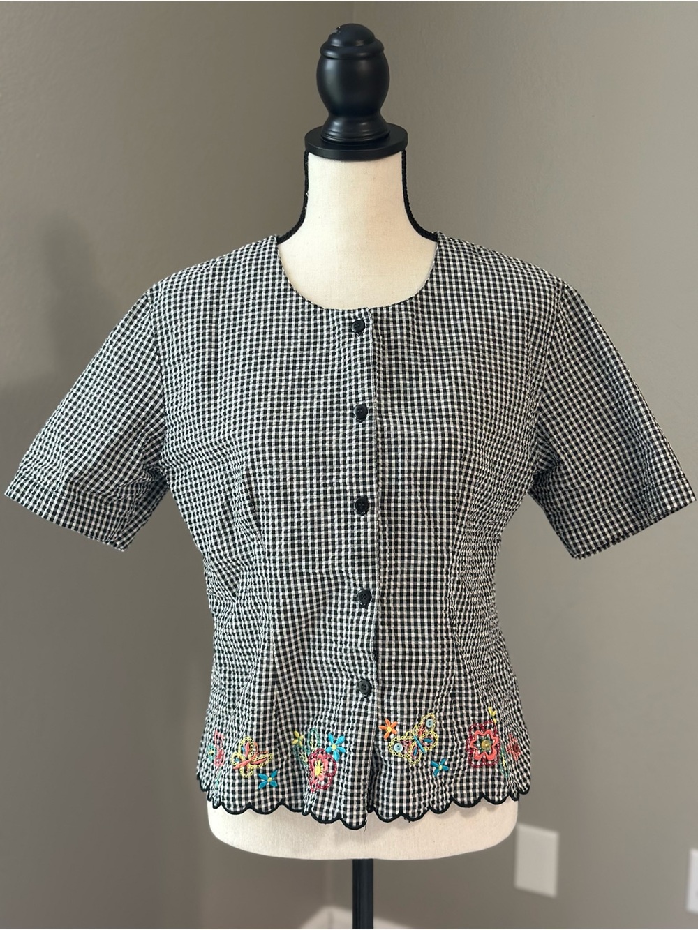 Vintage Black & White Gingham Short Sleeve Button Front Top w/Floral Embroidery